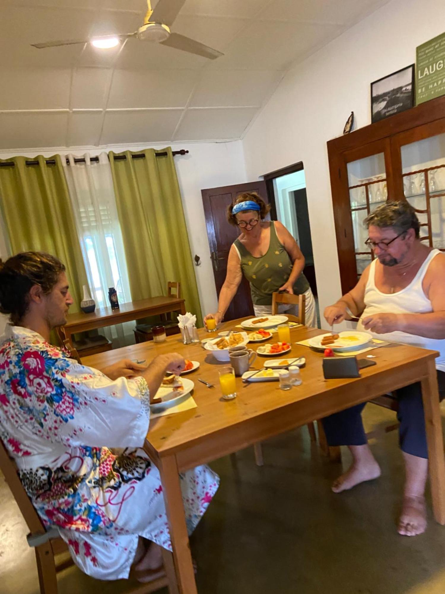 Dions Guest House เนกอมโบ ภายนอก รูปภาพ