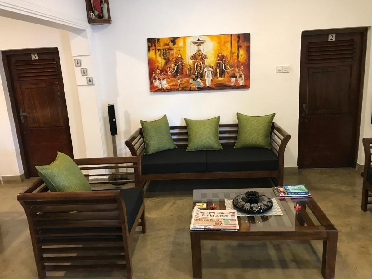 Dions Guest House เนกอมโบ ภายนอก รูปภาพ