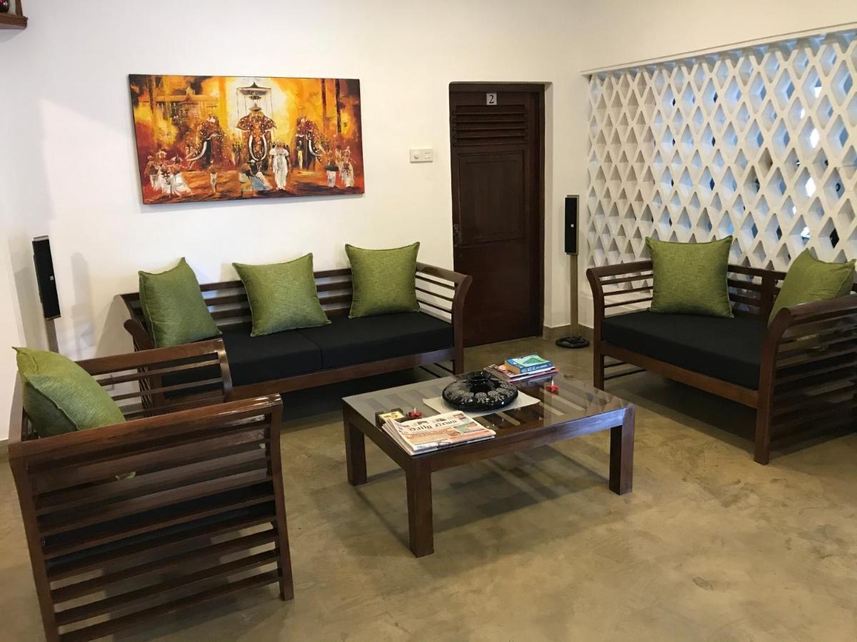 Dions Guest House เนกอมโบ ภายนอก รูปภาพ